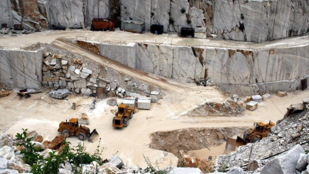 Some limestone and sand-gravel deposits have been transferred to the use of “AzerGold”