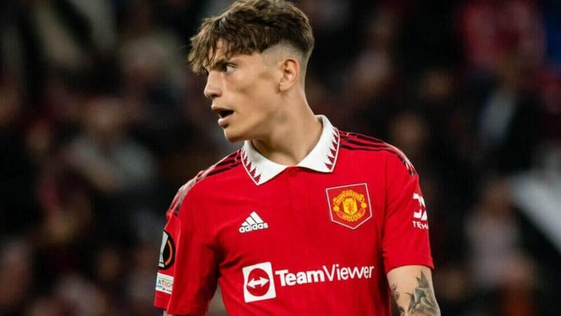 Chelsea puts Garnacho up for sale