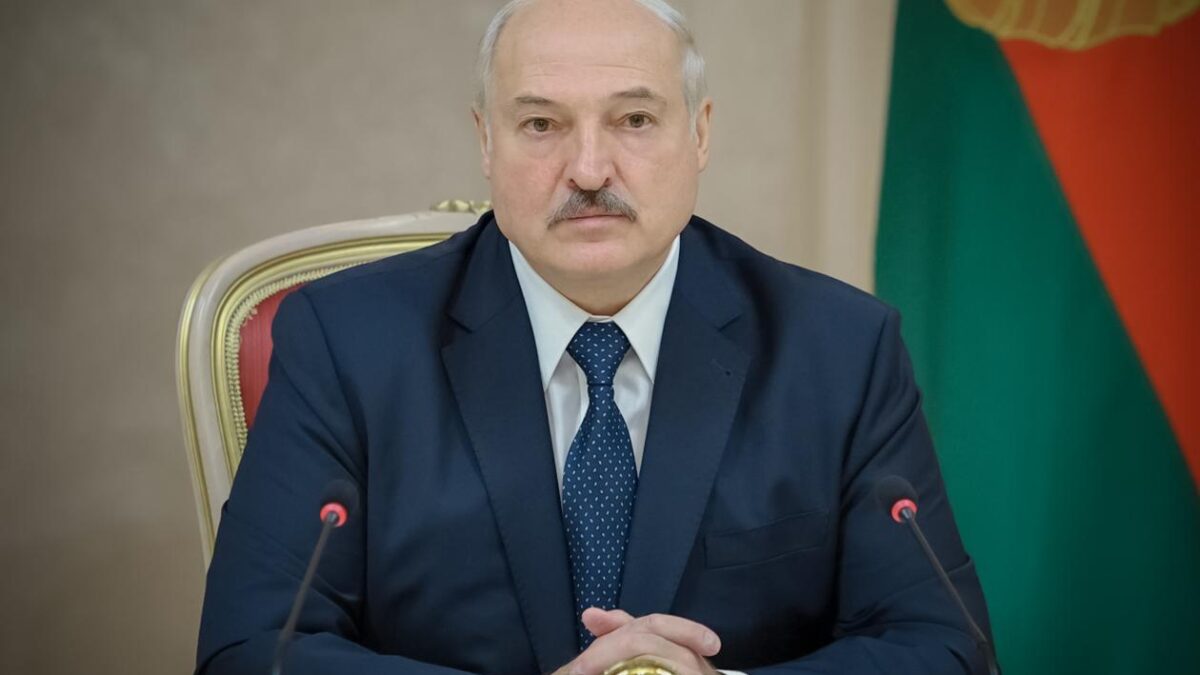 Lukashenko: Belarus threatens no one, but is ready to respond