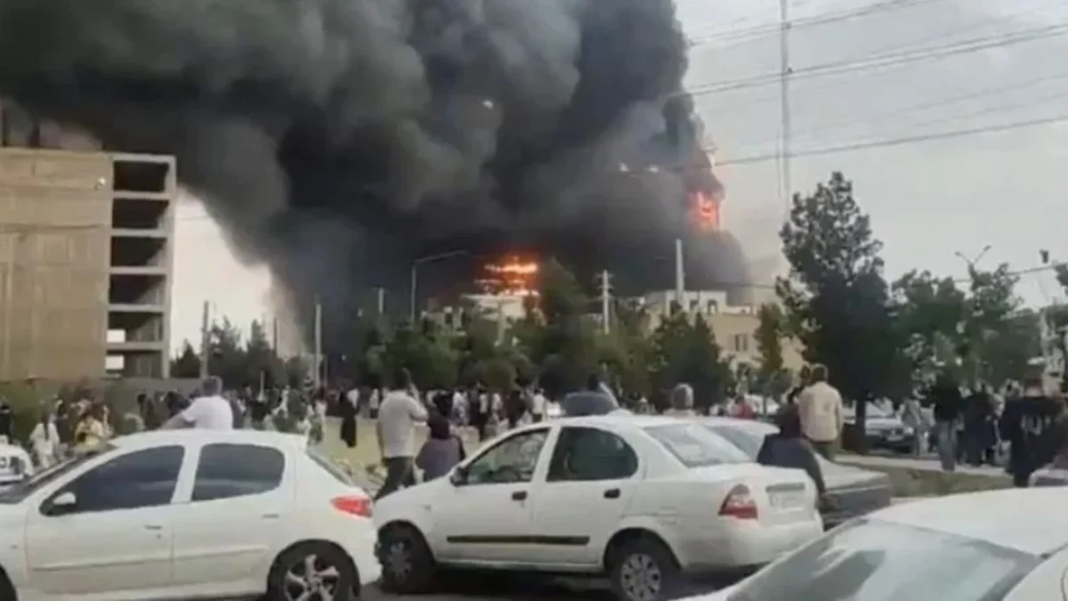 Fire at Tehran Trade Center: 8 dead