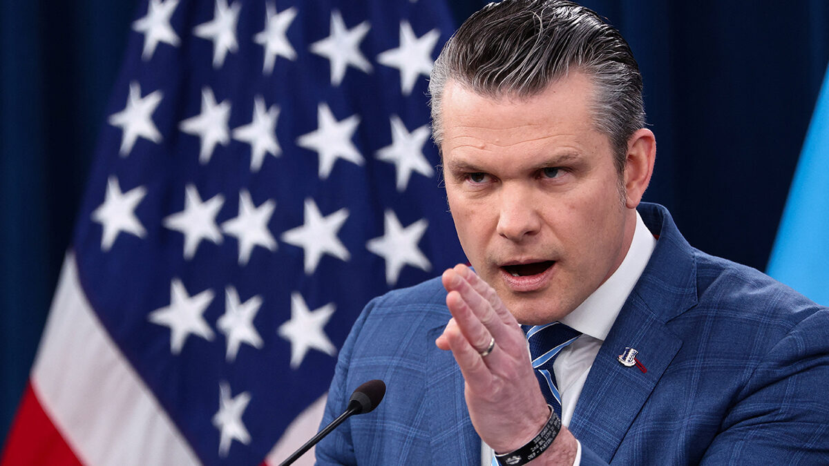 Hegseth: Hundreds of ships prepare to pass through the Strait of Hormuz