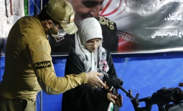 Weapons training for the public is being held in the squares of Iran: War preparations