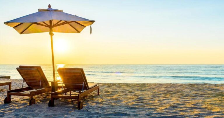 How much does a vacation at a free beach in Baku cost?
