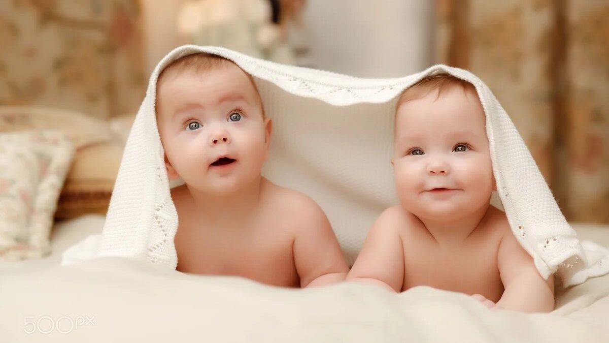 980 twins and 39 triplets were born during the past period