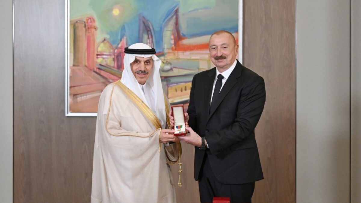 The President presented the “Dostlug” Order to the President of the Islamic Development Bank Group