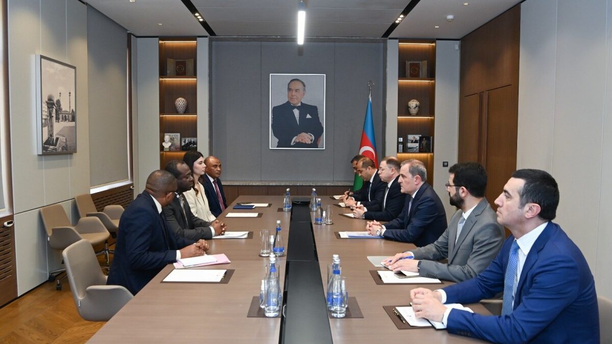 Relations between Azerbaijan and the Union of the Comoros discussed