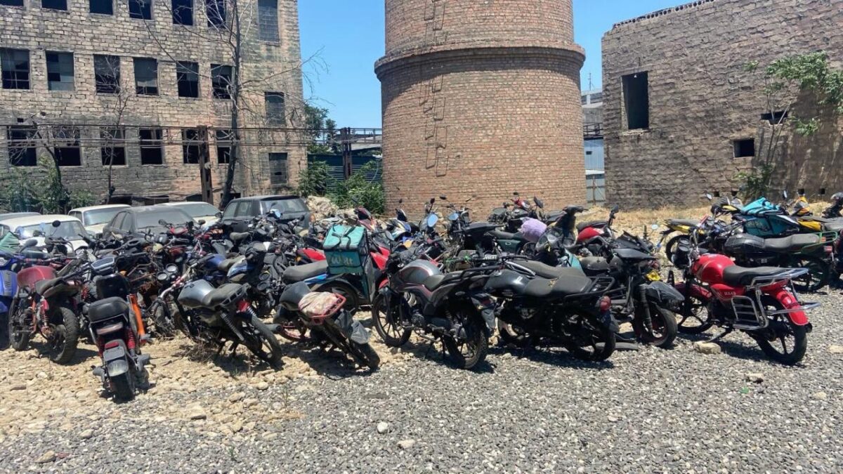 Warning issued to moped riders in Baku