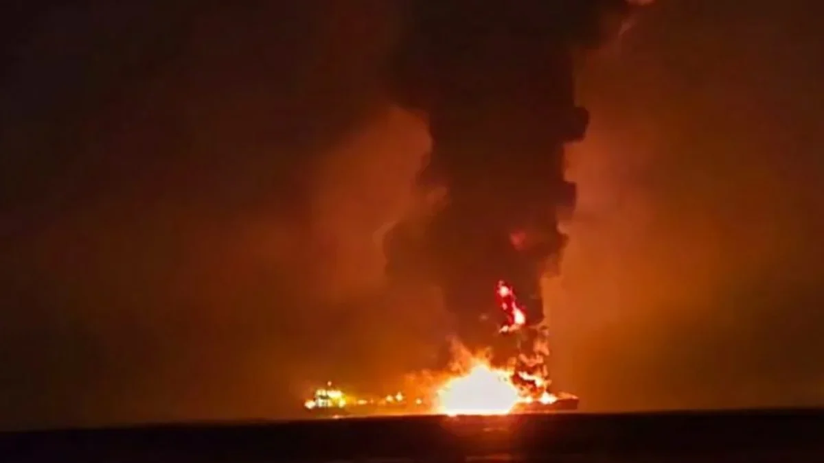 UKMTO: Explosion occurs on cargo ship fired upon in the Persian Gulf