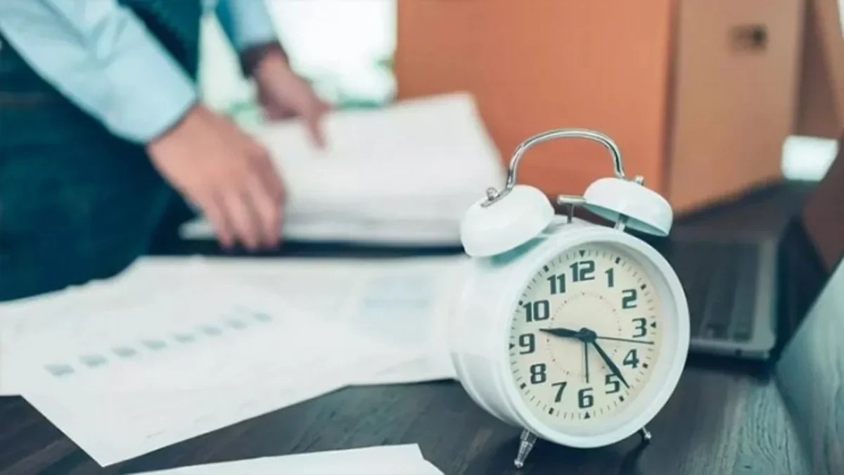 Who is entitled to additional leave and for how long?
