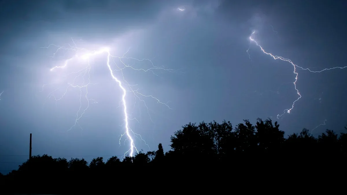 ACTUAL WEATHER: Lightning in some places, intermittent rain