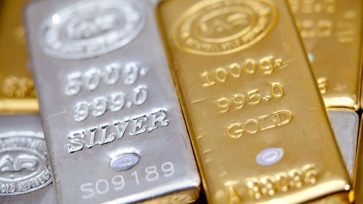 The price of silver in commodity markets has fallen below 70 dollars