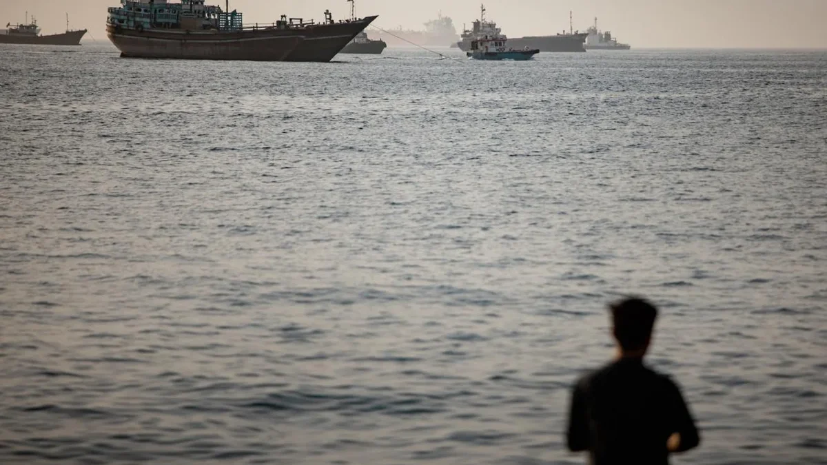 “Fars”: Strait of Hormuz remains closed to shipping