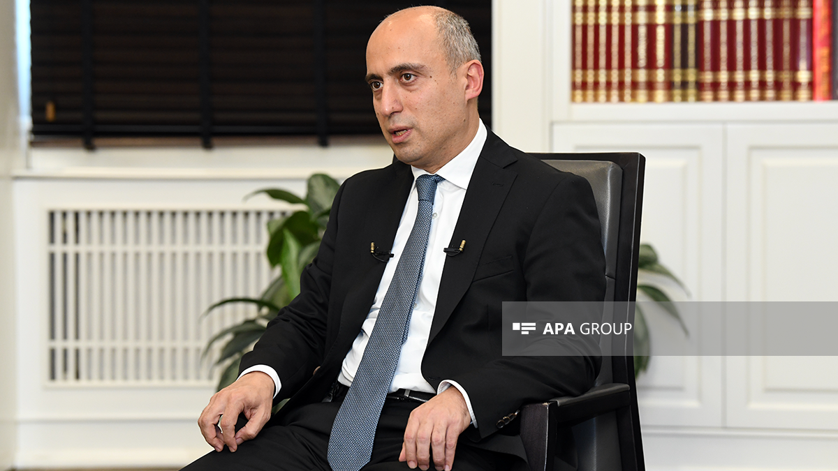 Emin Amrullayev spoke about problems in textbooks