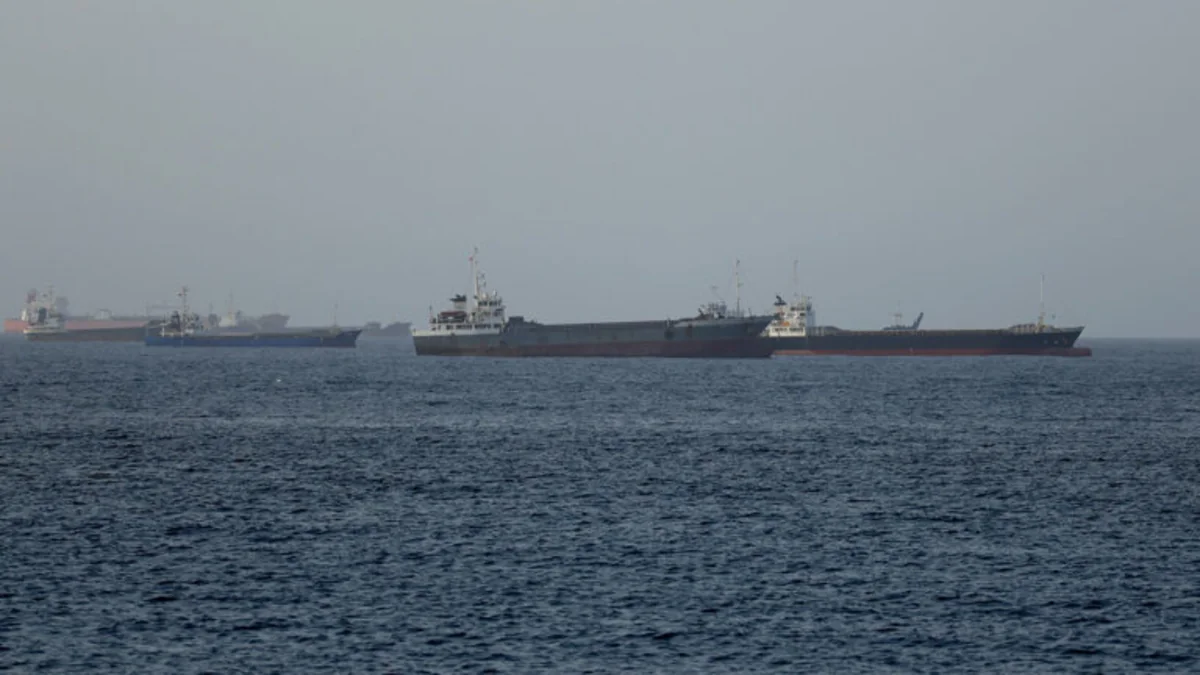 More than 11,000 sailors to be evacuated from the Strait of Hormuz