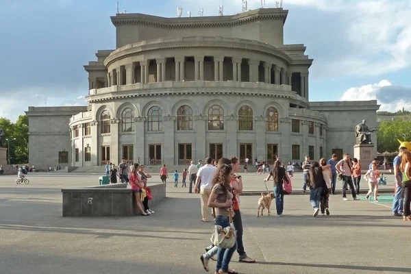 Armenians danced to an Azerbaijani song – Video