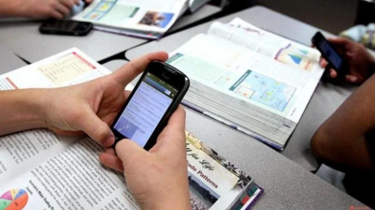 MÜTDA: Use of mobile phones by students during lessons and classes is prohibited