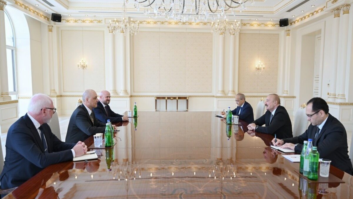 President Ilham Aliyev received the delegation of the “John Deere” company