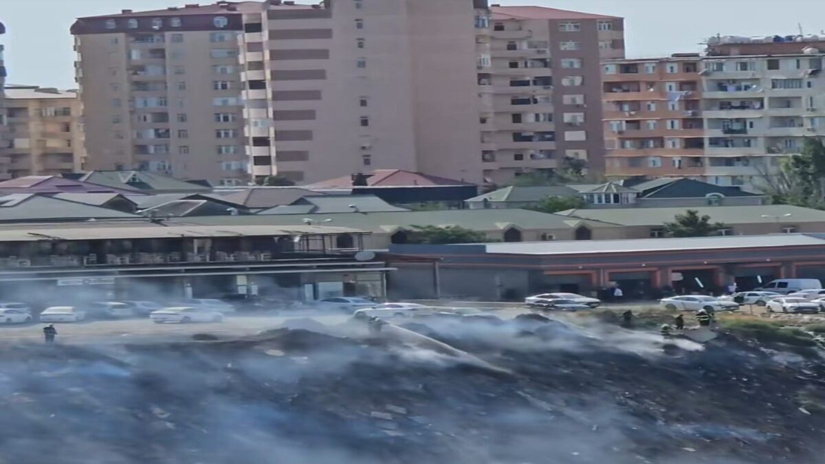 Fire breaks out in an open area in Baku – PHOTO