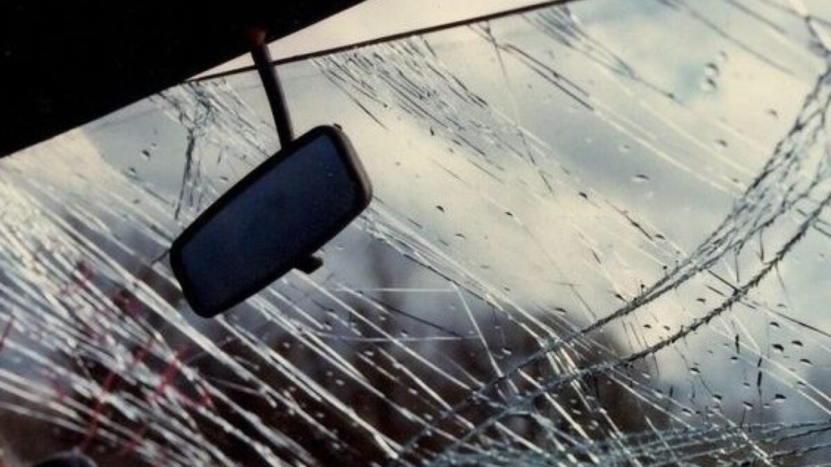 Passenger car collides with truck in Tartar, 2 people dead