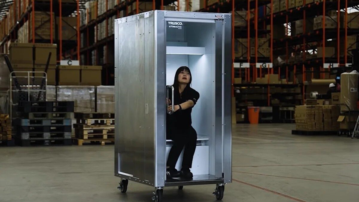 A New Invention for Extreme Heat in Japan: The Human Refrigerator
