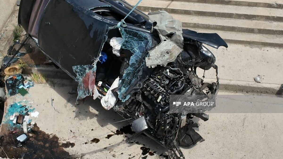 Car overturns from bridge in Hajigabul, 2 people injured – PHOTO