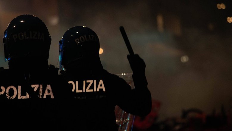 120 police officers injured during protests in Italy