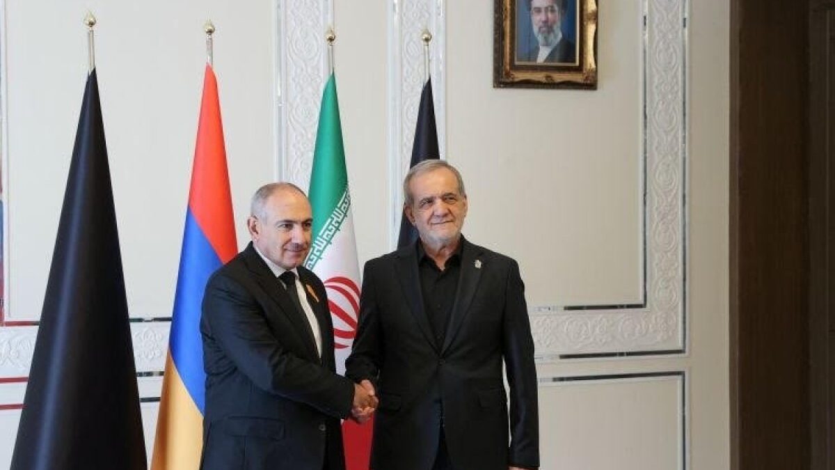 Pezeshkian met with Pashinyan