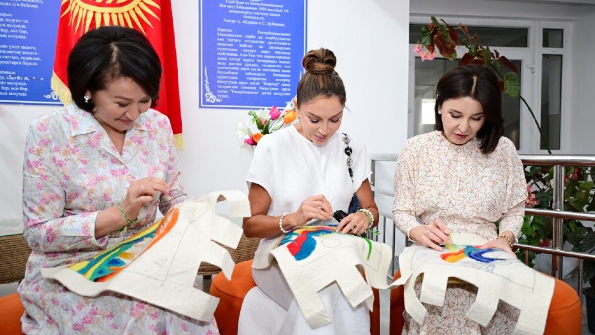First Lady Mehriban Aliyeva gets acquainted with the “Altın-Balalık” health and rehabilitation center in Cholpon-Ata – PHOTO