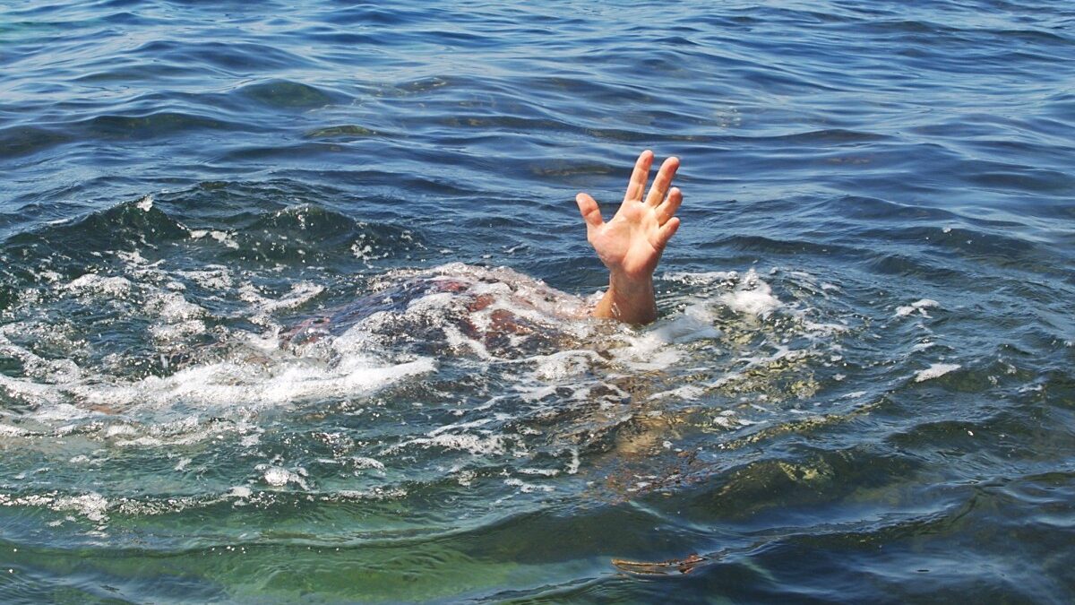 One person rescued from drowning in an uncontrolled sea area in Jorat, the body of another was found