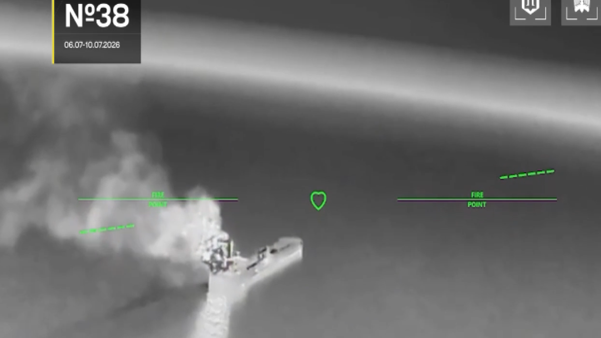Ukraine hits nearly 28 ships in the Sea of Azov overnight, Russia closes access to the sea