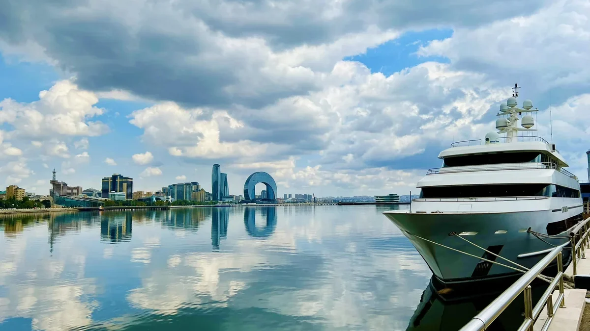 A person facing the danger of drowning in the sea in Baku has been rescued