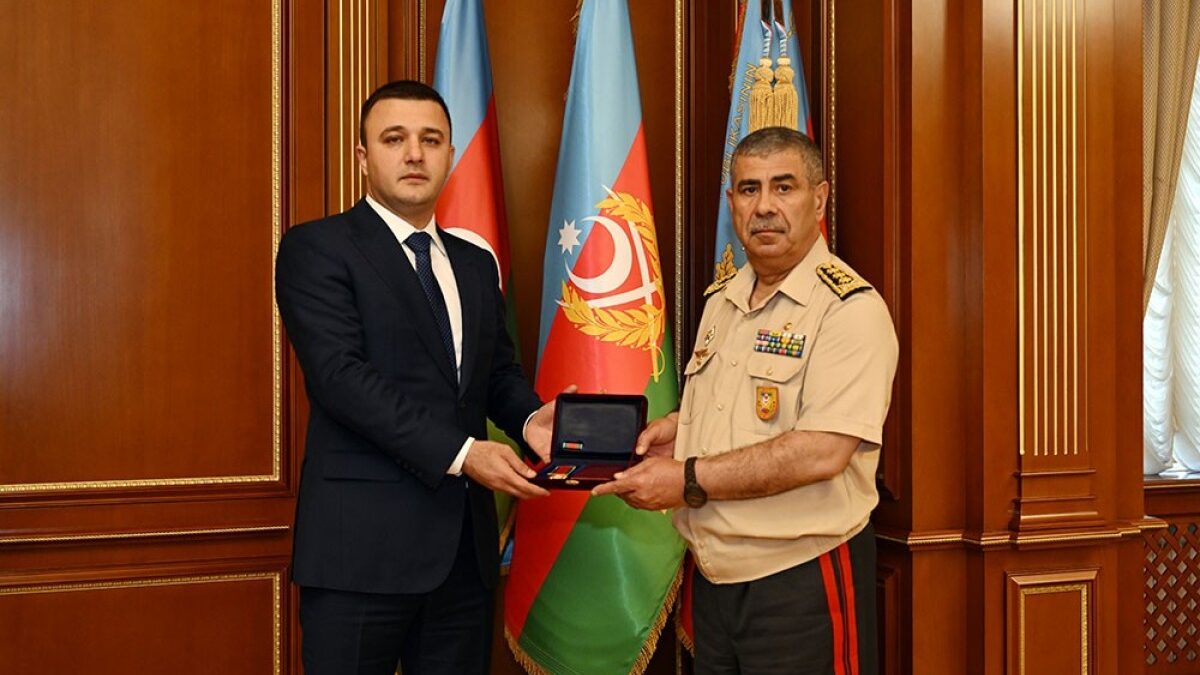 The Director General of the MoD and a group of servicemen have been awarded