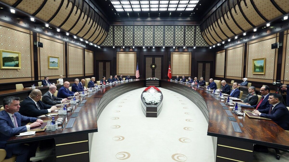 A meeting between delegations chaired by Erdogan and Trump has begun