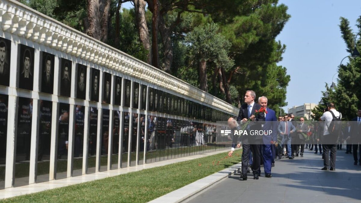 The staff of the Ministry of Foreign Affairs visited the Alley of Martyrs – PHOTO