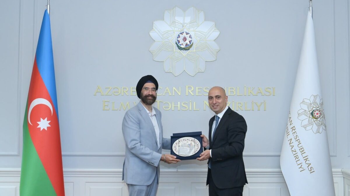 Emin Amrullayev met with a delegation from the University of Warwick