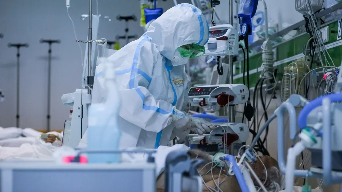 The period for providing salary supplements to medical workers serving COVID-19 patients in Baku has been extended