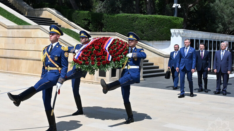 President of Slovakia commemorates martyrs in Baku