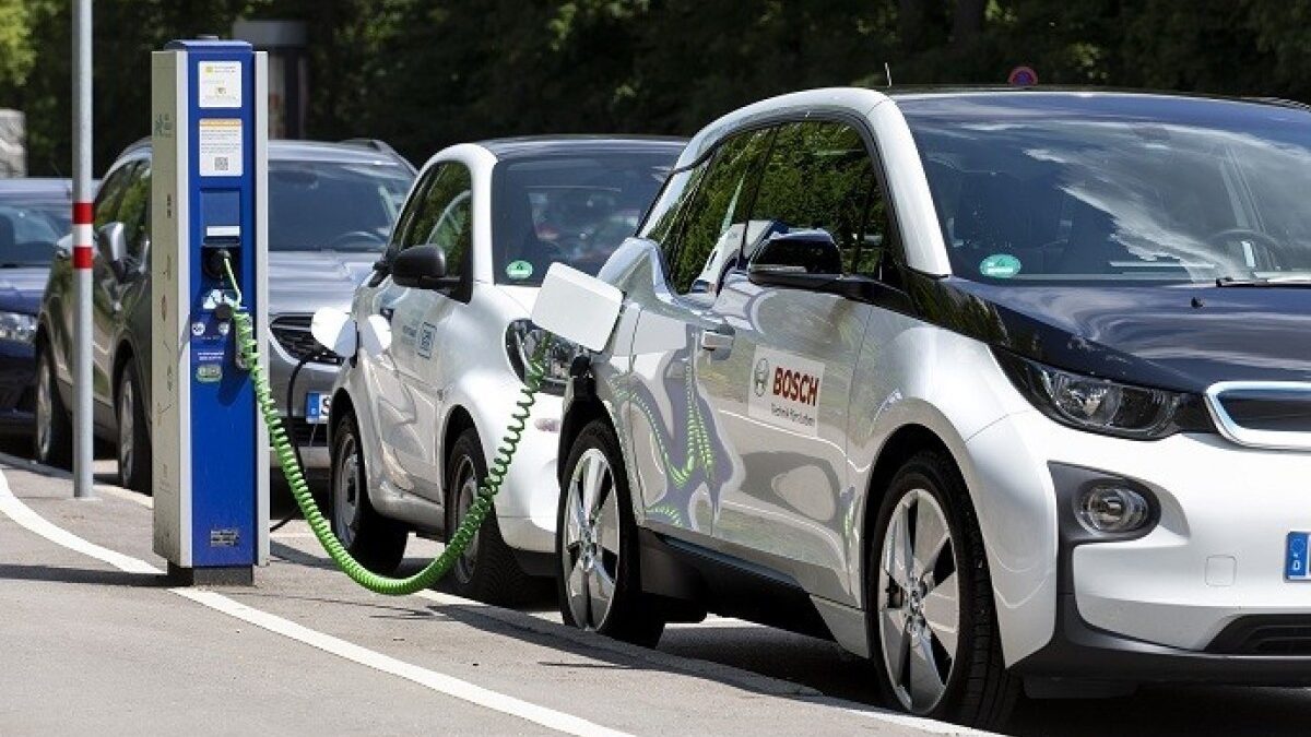 More than 500 electric vehicles imported to Azerbaijan this year