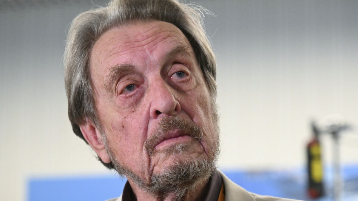 Musk’s father admits he is fascinated by Russians