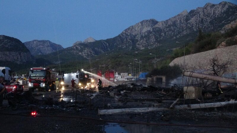 Strong fire in Antalya: More than 20 ships turned to ashes