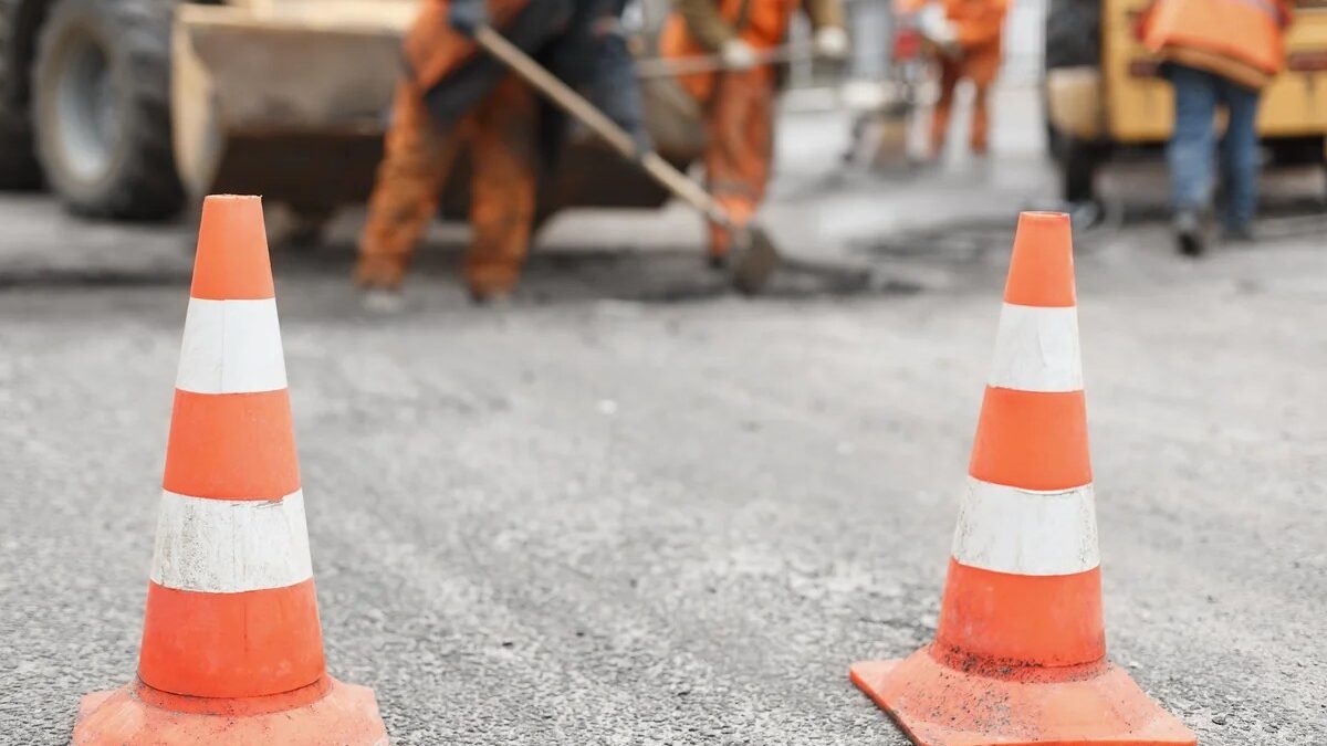 Repair works begin on another road in Baku