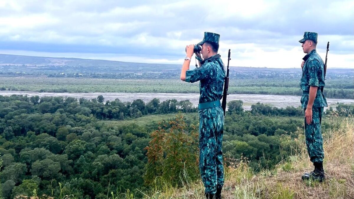 11 foreigners attempting to cross the Azerbaijani border were detained last month