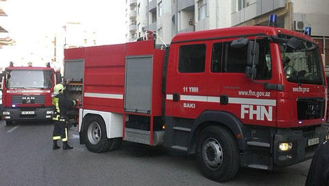 Fire breaks out in a residential building in Baku