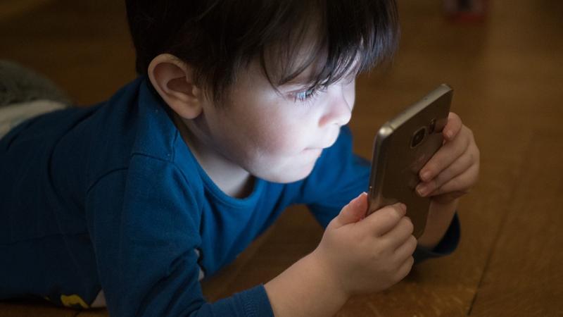 Long screen time harms children’s learning and language skills