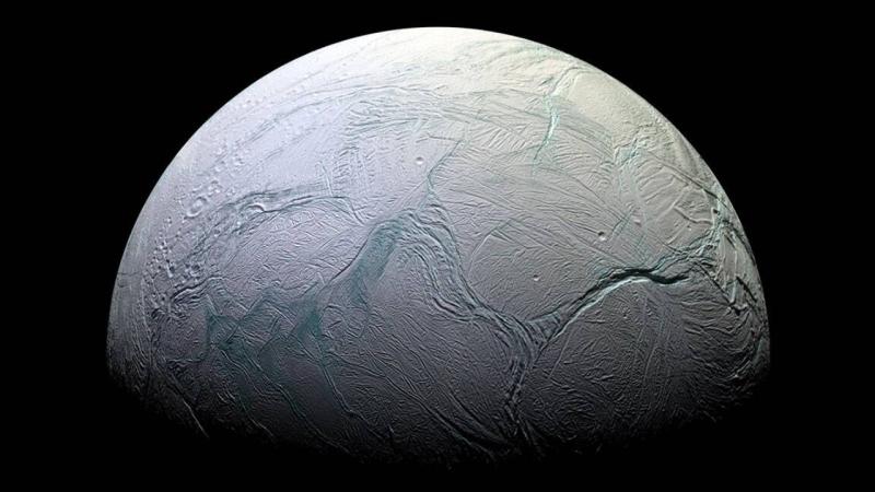 A mysterious decagonal cloud structure discovered at Saturn’s south pole