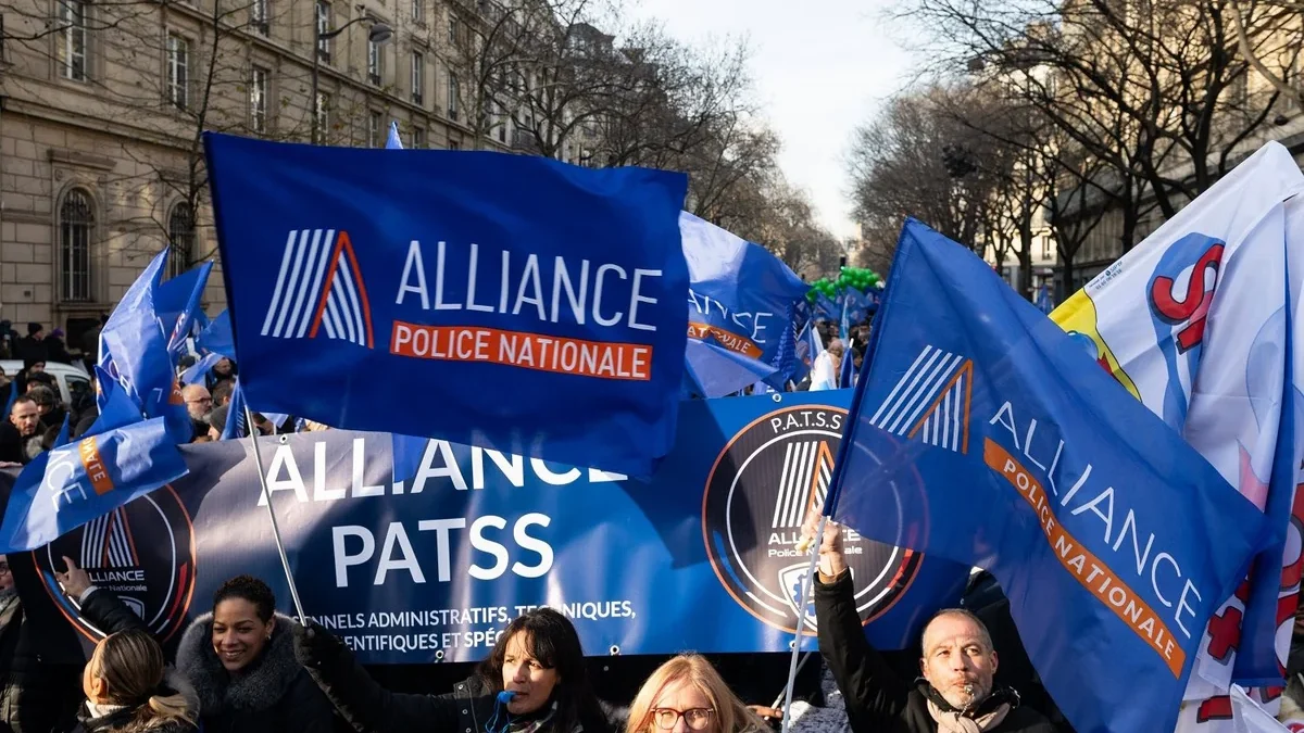 French police protest over working conditions