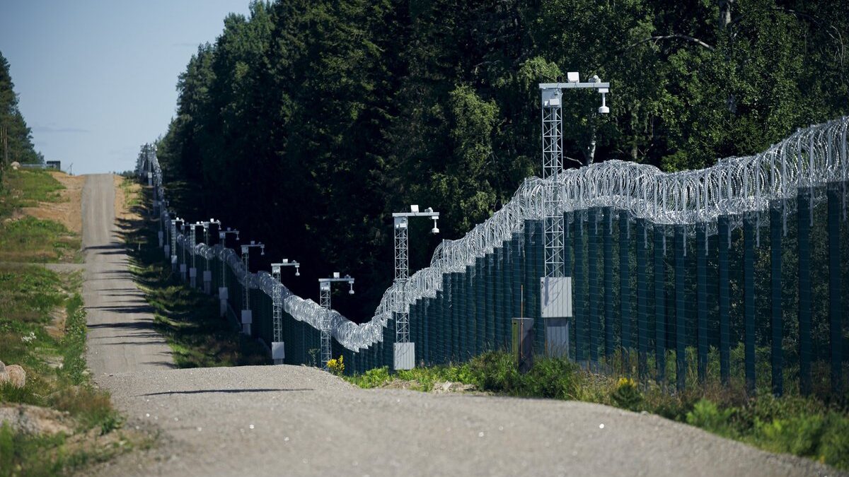 Finland completes construction of 200 km fence on border with Russia