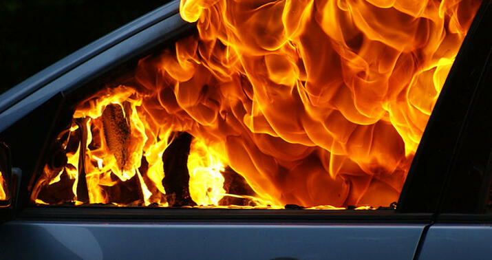 Car caught fire in Baku