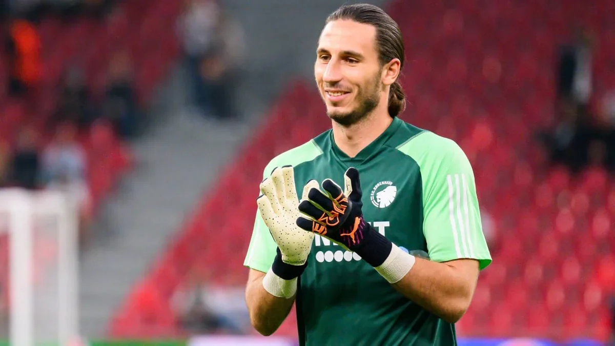 Juventus goalkeeper Kamil Grabara suffers knee injury