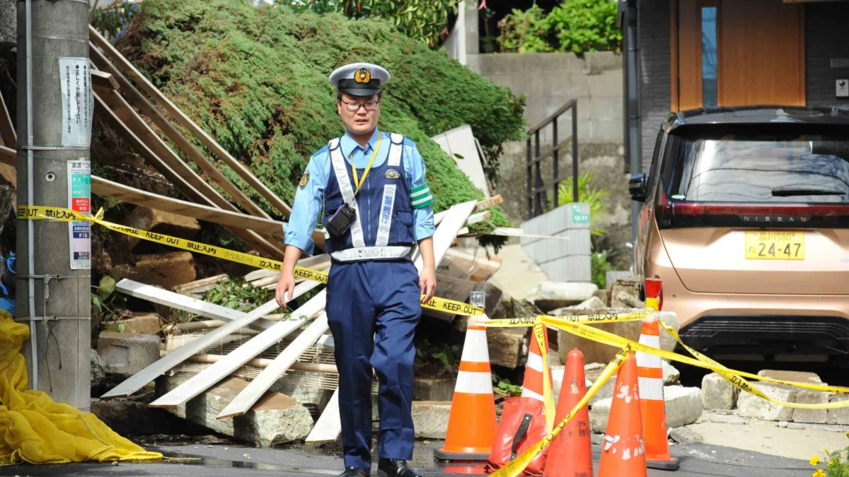 Typhoon warning in Japan: 2 dead, 1.9 million people evacuated